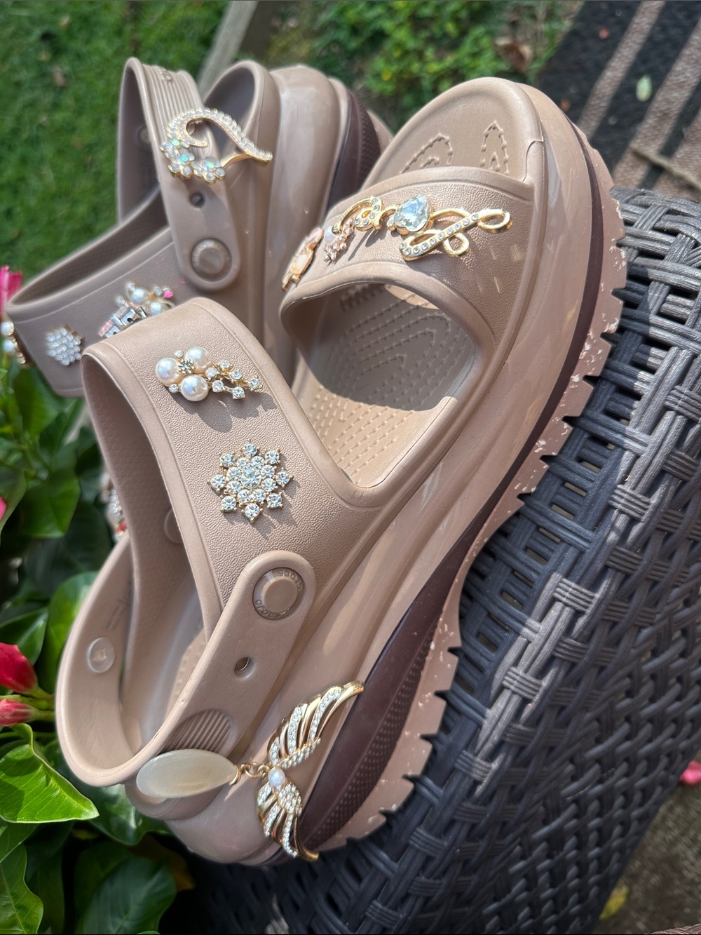 Crocs Mega Crush sandal decked out with charms! - Picture 4 of 7